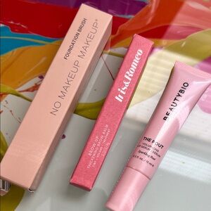 The Pout Volumizing Lip Serum - Pink